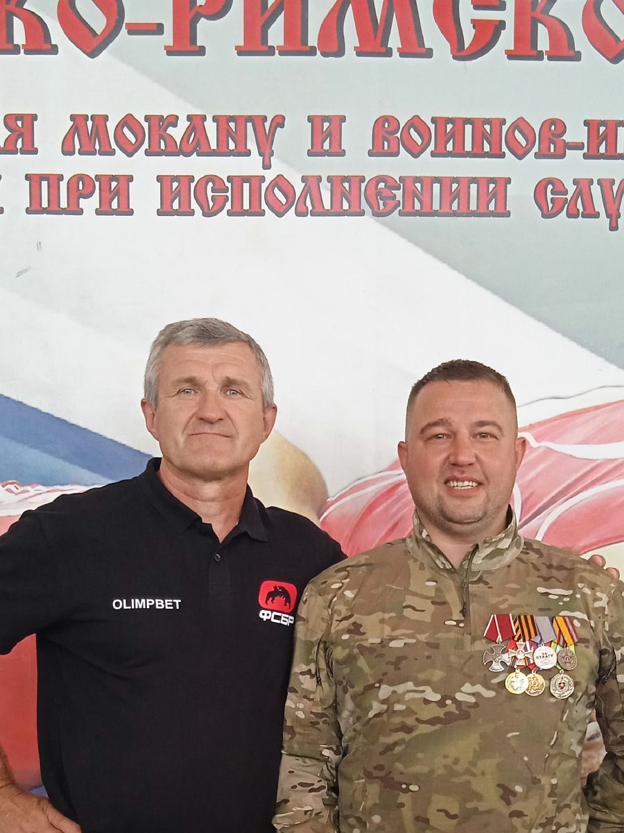 Підпис під фото у соцмережі засвідчує, що у військовій формі син Миколи Мокану Євген Мокану